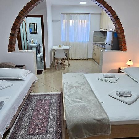 Aliaj Guest House Berat Exteriör bild