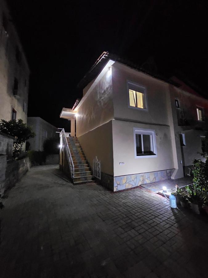 Aliaj Guest House Berat Exteriör bild