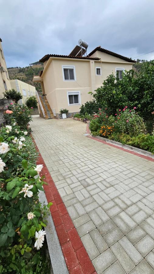 Aliaj Guest House Berat Exteriör bild