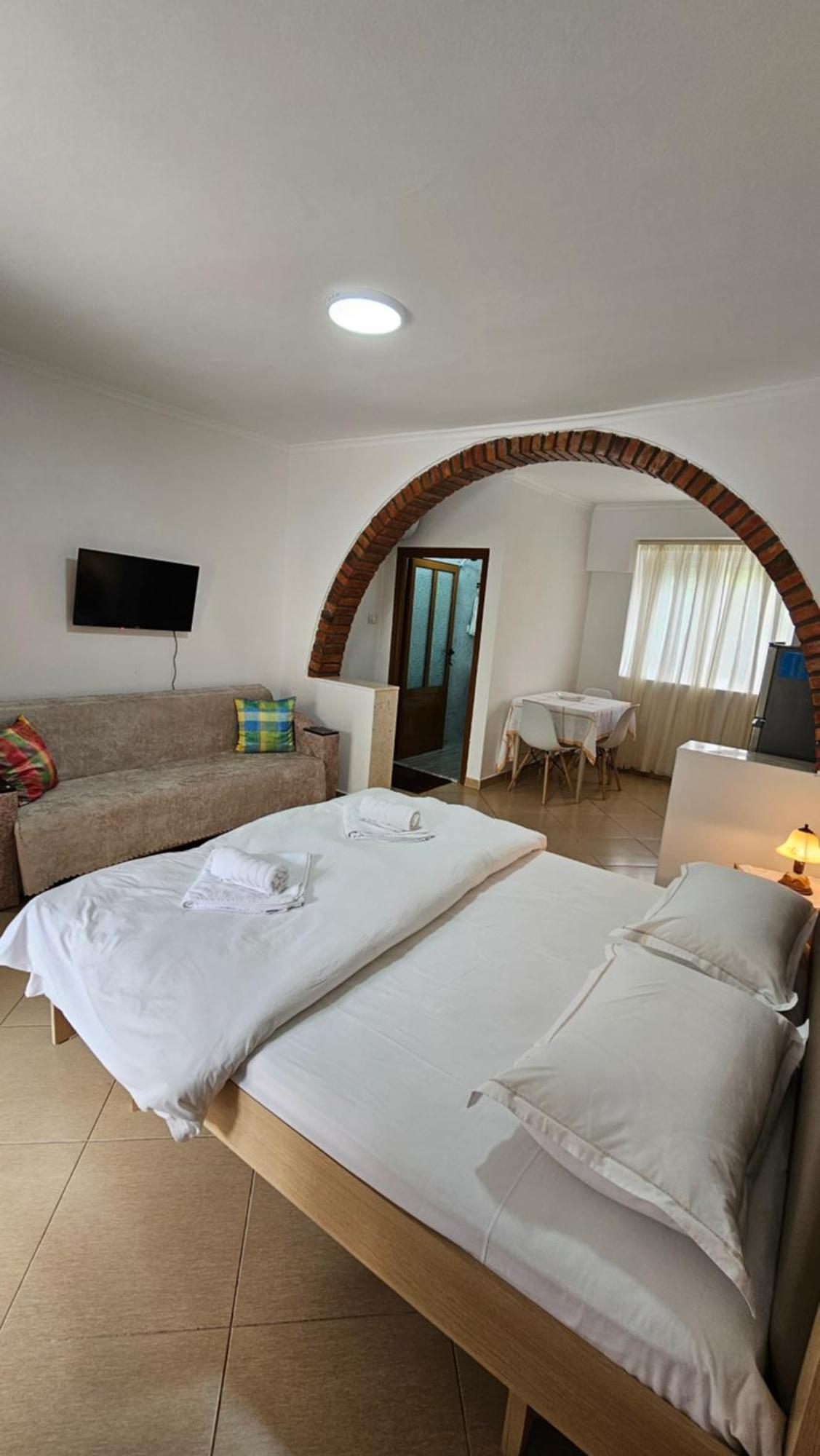 Aliaj Guest House Berat Exteriör bild